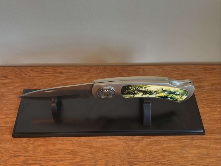 giant-vietnam-war-pocket-knife-on-stand-image-9