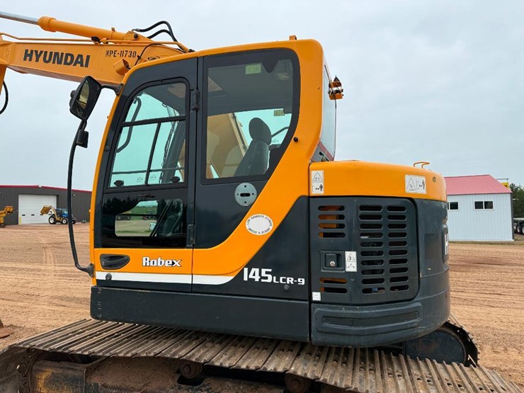 2013-hyundai-hx145-lcr-image-25