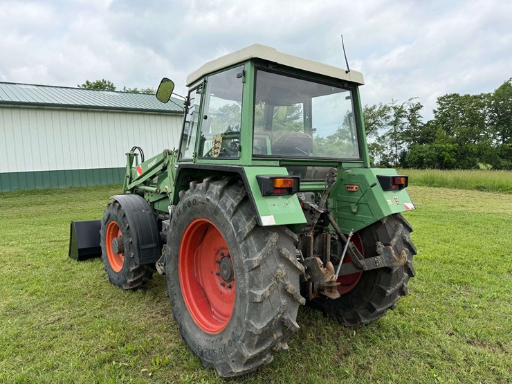 one-owner-fendt-305-lsa-with-loader-image-8
