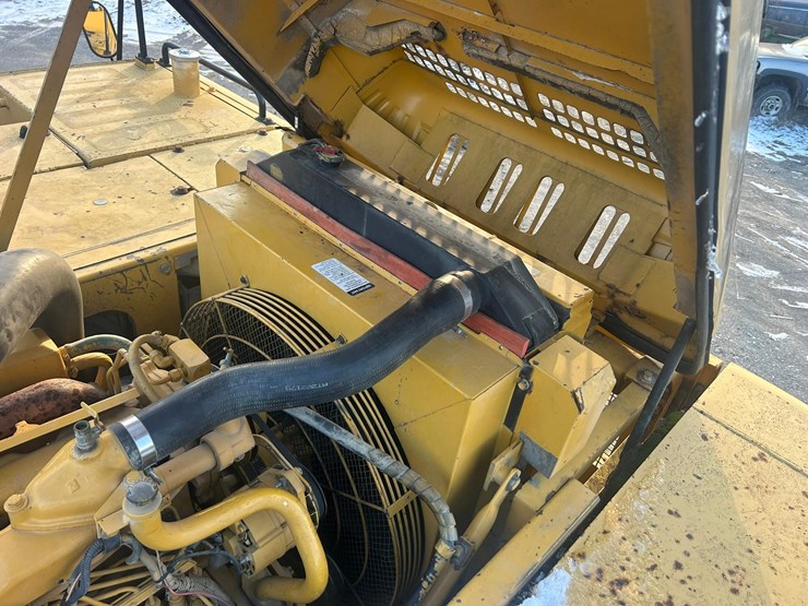 2005-deere-450-lc-image-54