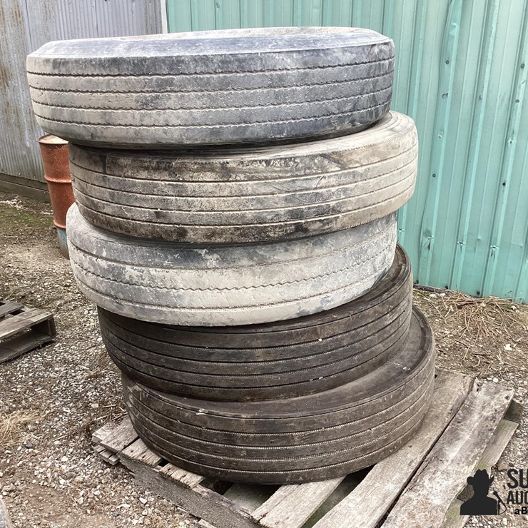 11R24.5 Tires