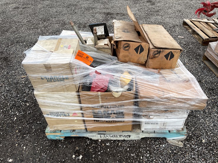 #6404-•-pallet-of-truck-parts-image-2