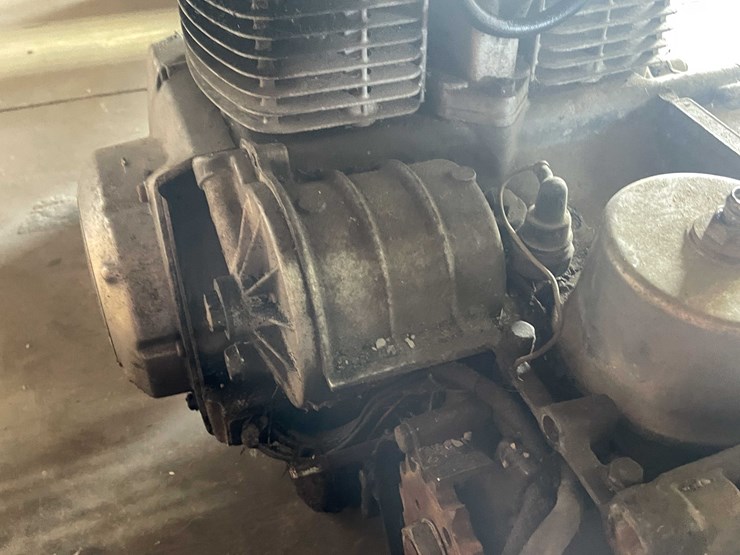 #2114-•-kawasaki-motorcycle-engine-(cw)-image-5