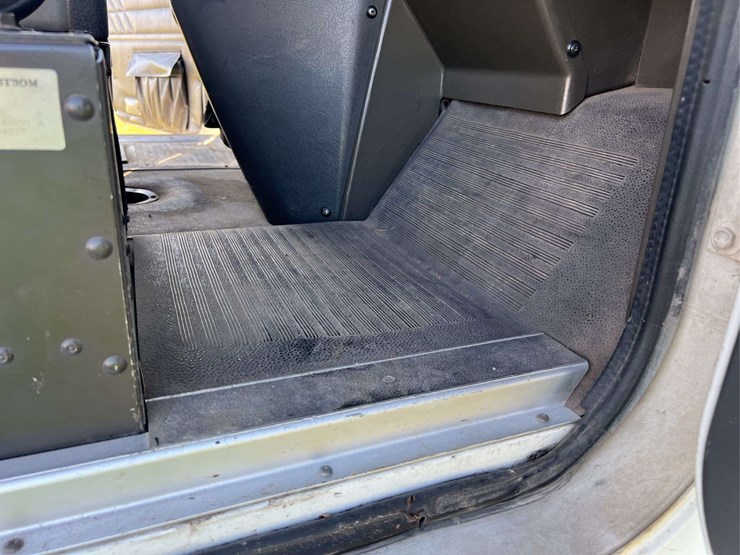 international-semi-with-flatbed-image-115