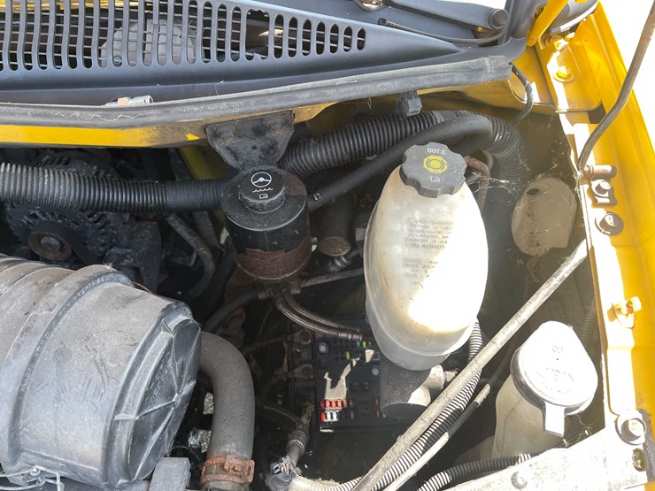 #1296-•-2012-gmc-savana-box-truck-(has-wi-title)-(of)-image-9