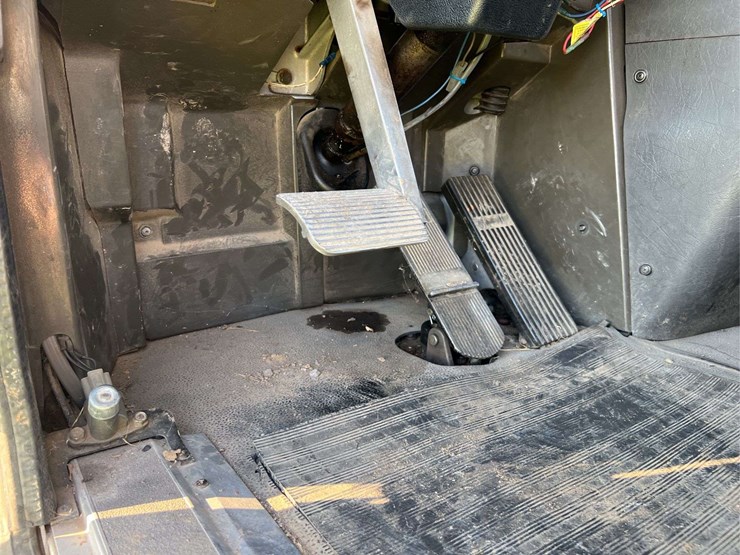 international-semi-with-flatbed-image-92