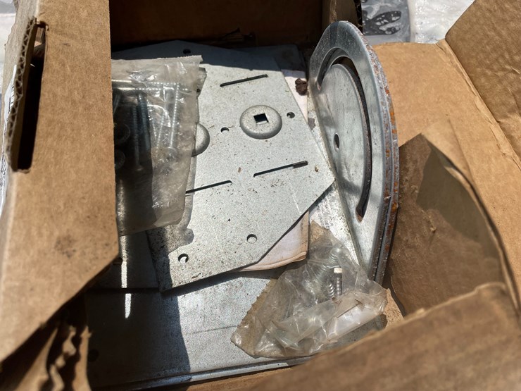 #6355-•-(2)-8"-insulated-chimney-pipe,-(1)-round-top-roof-support,-and-more-image-3