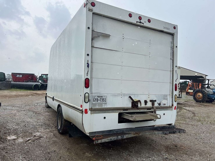 2011-gmc-3500-image-2