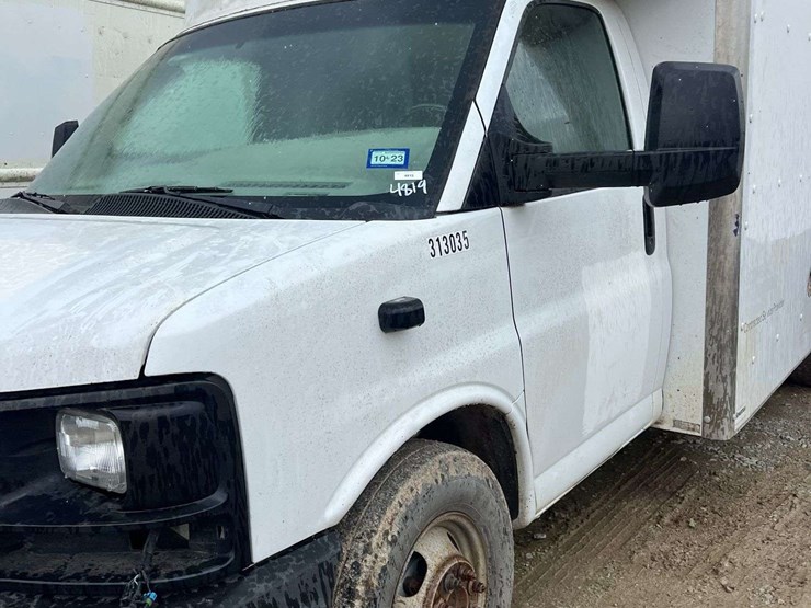 2013-gmc-3500-image-9
