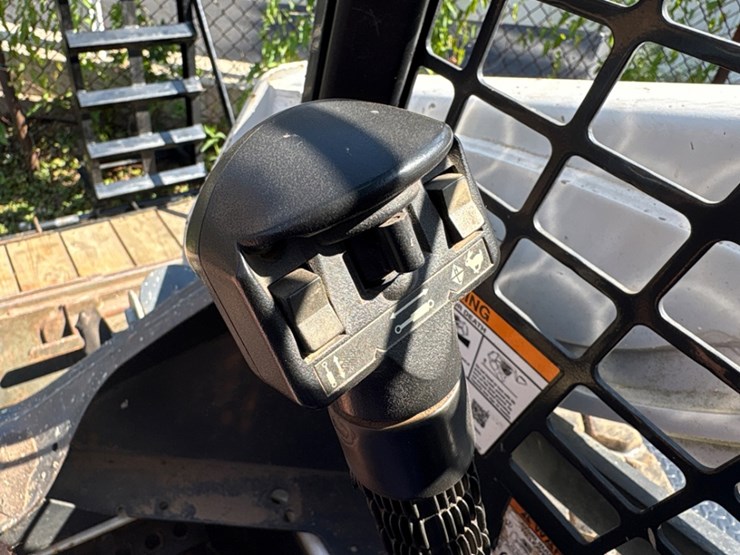 2019-bobcat-s570-image-10