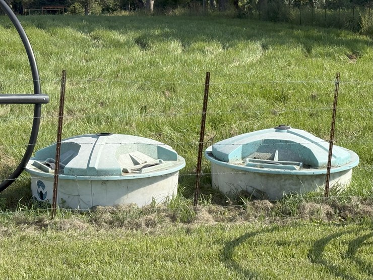 #1027-•-(3)-lick-tubs,-6-hay-rings,-and-6-extra-rings-image-1