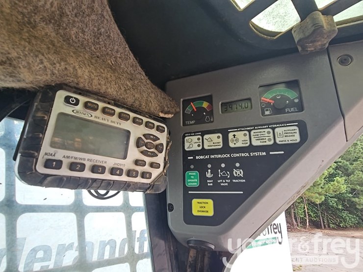 2007-bobcat-t300-image-42