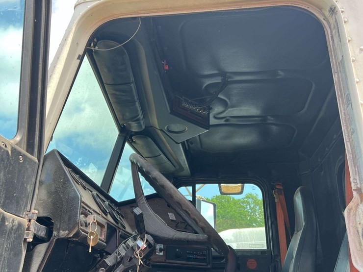 2000-freightliner-s/a-daycab-truck-*inop-image-22
