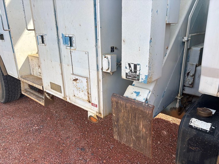 1996-ford-ds-bucket-truck-image-21