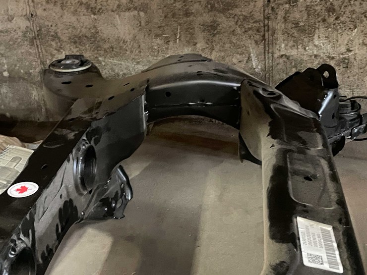 #2101-•-new-gm-rear-cross-member-23507132-2017-2019-cadillac-xt5-(pr8)-image-5