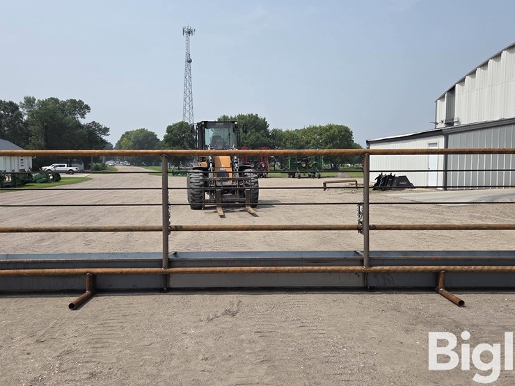 24'-free-standing-panel-w/-feed-trough-image-6