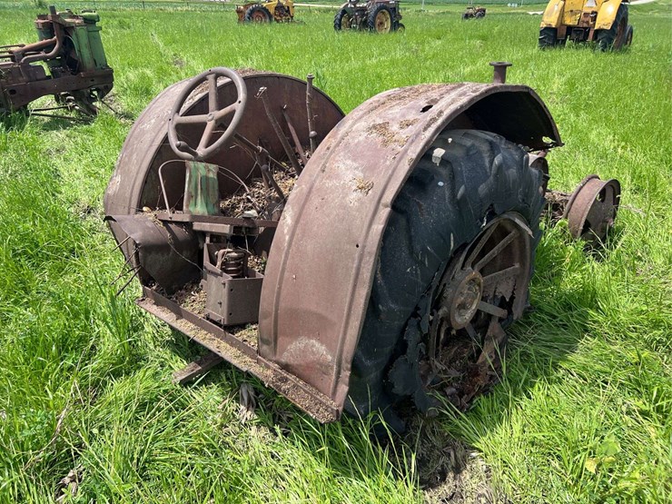 john-deere-unstyled-model-d-image-6