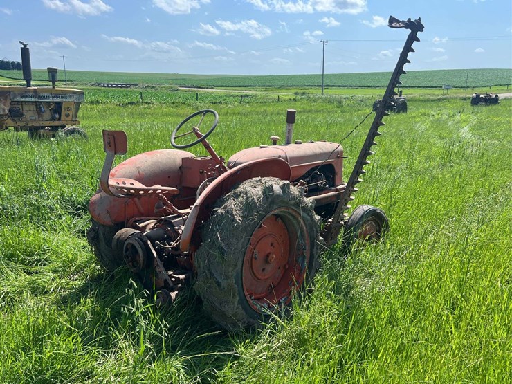 allis-chalmers-with-sickle-mower-image-5