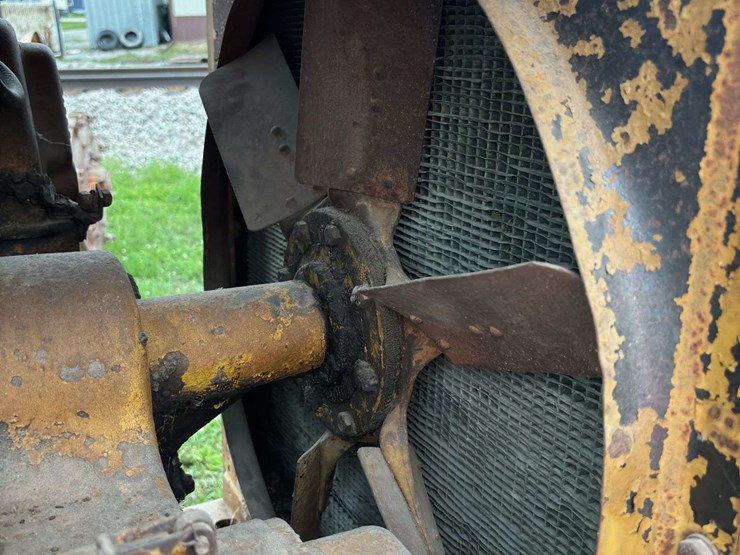 caterpillar-forty-diesel-crawler-image-19