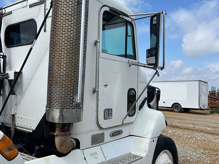 2000-freightliner-s/a-daycab-truck-*inop-image-15