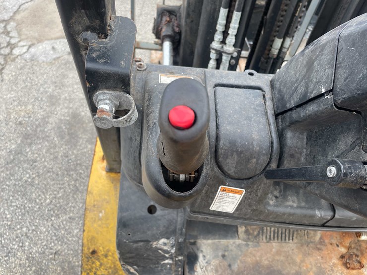 #1366-•-yale-5000-lb.-capacity,-pneumatic-forklift-(o3)-image-8