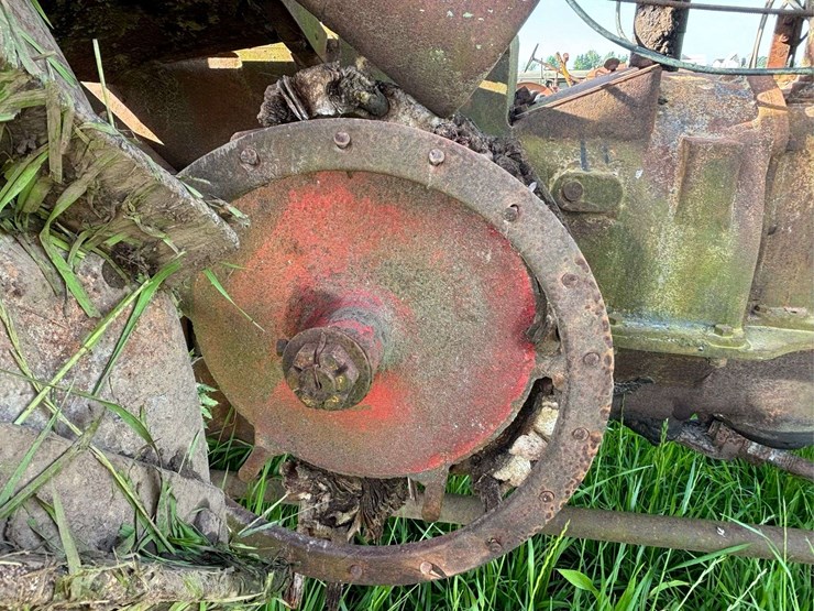 huber-4-cylinder-tractor-image-33