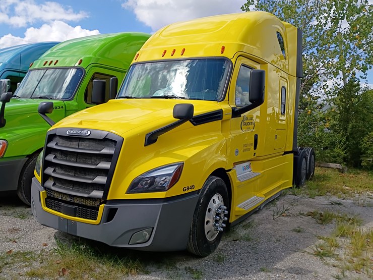 2019-freightliner-cascadia-126-image-1