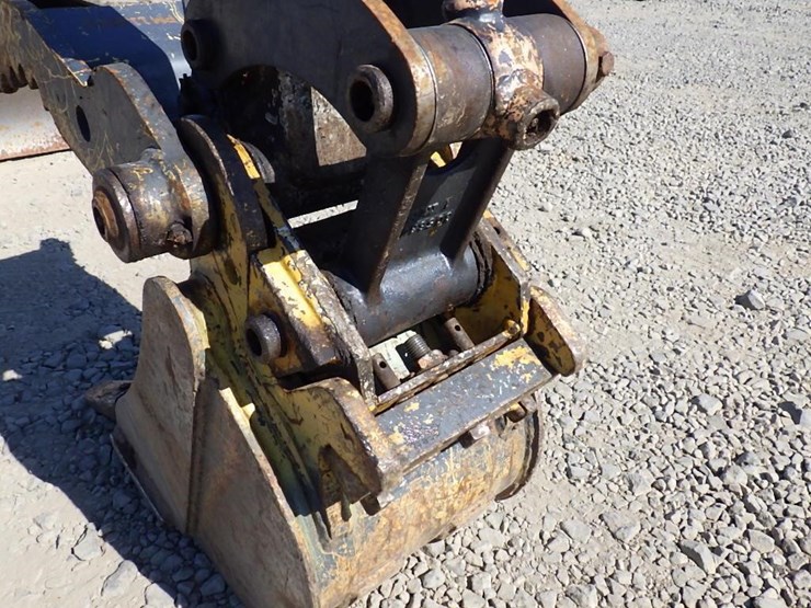 2019-deere-17g-image-9
