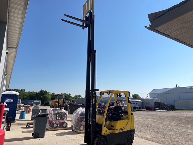 #6277-•-2011-hyster-40-lp-forklift-image-9