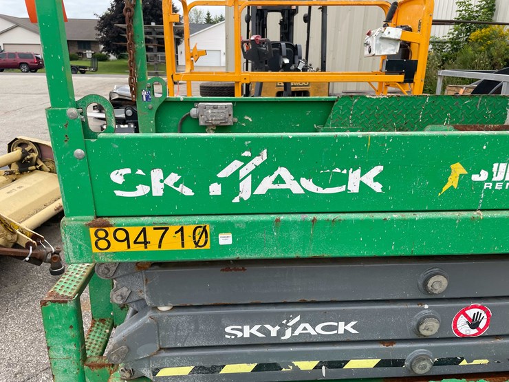 #1368-•-19'-scissor-lift-(o2)-image-28
