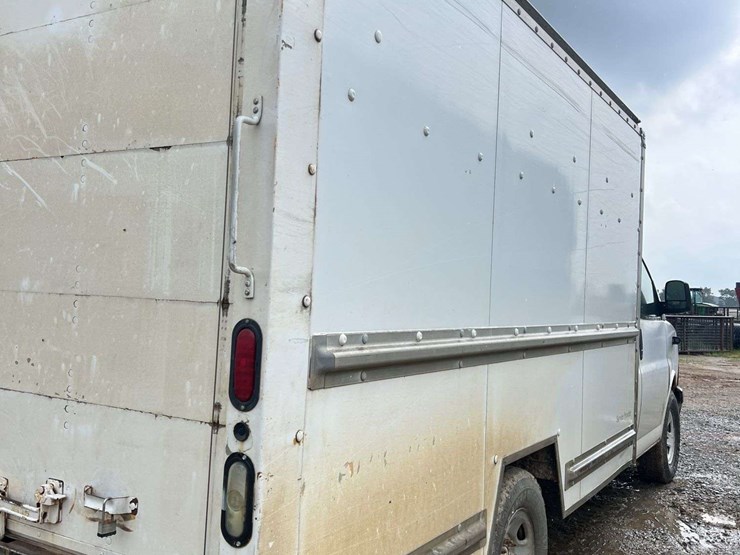 2010-gmc-3500-image-13
