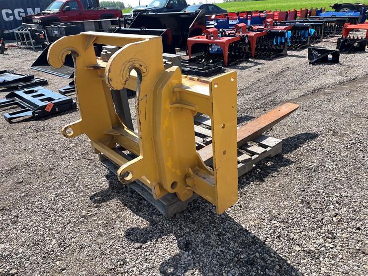 #6341-•-john-deere-worksite-loader-forks-image-1