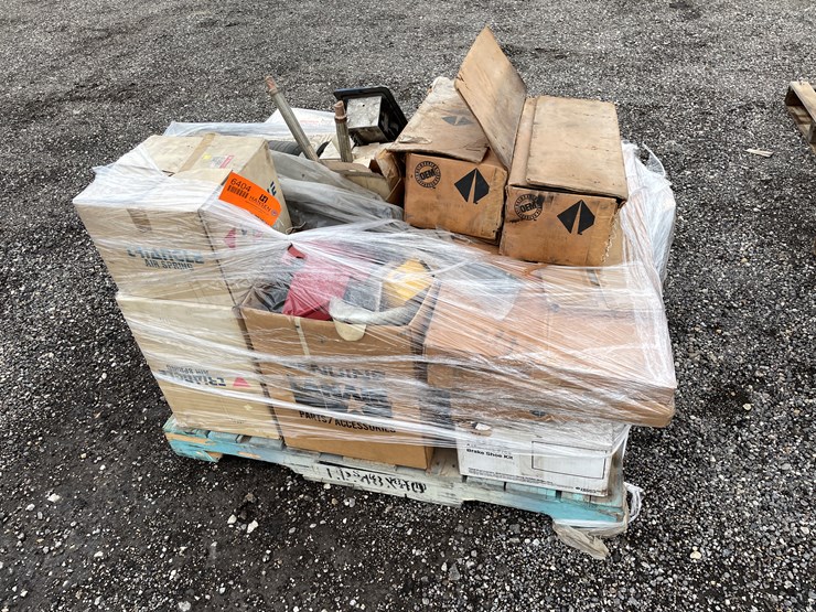 #6404-•-pallet-of-truck-parts-image-1