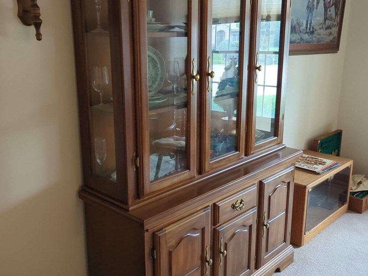 lighted-china-cabinet/hutch---77"-x-52"-x-18"-image-3