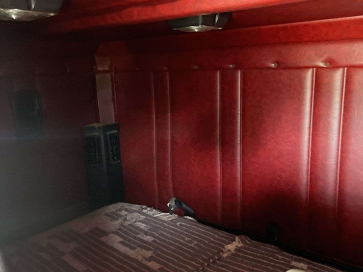 1996-freightliner-t/a-sleeper-semi-truck-*inop-image-32