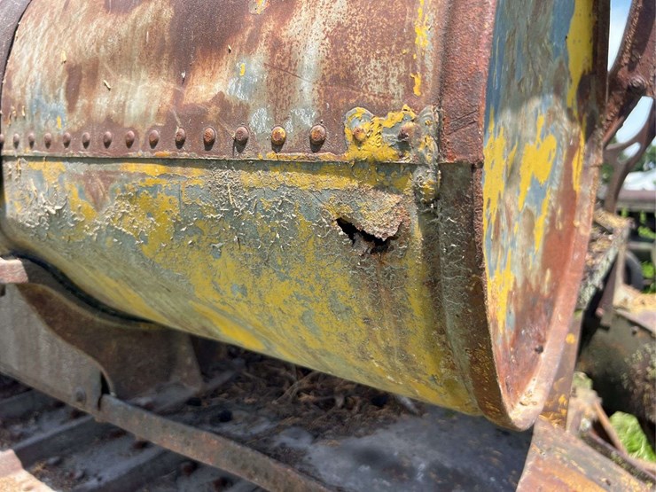 caterpillar-thirty-image-36
