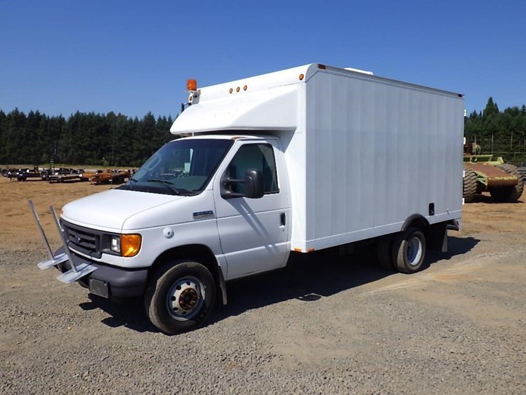 2006-utility-van-image-1