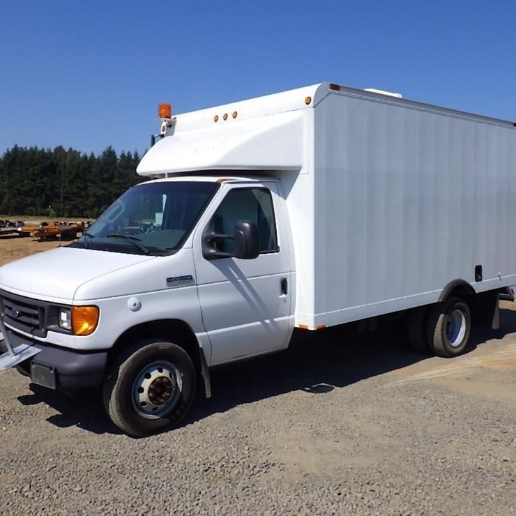 2006 UTILITY Van