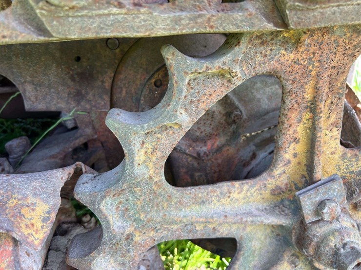 caterpillar-twenty-two-image-49