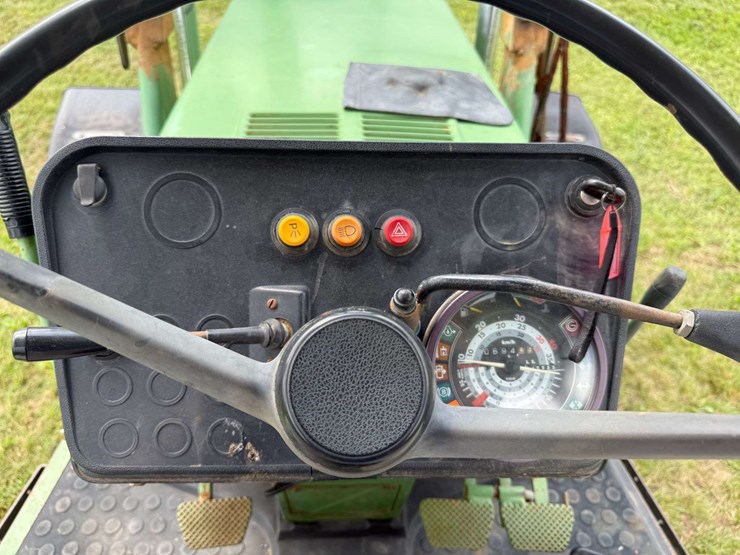 low-hour-fendt-306ls-with-loader-image-25