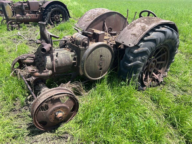 john-deere-unstyled-model-d-image-2