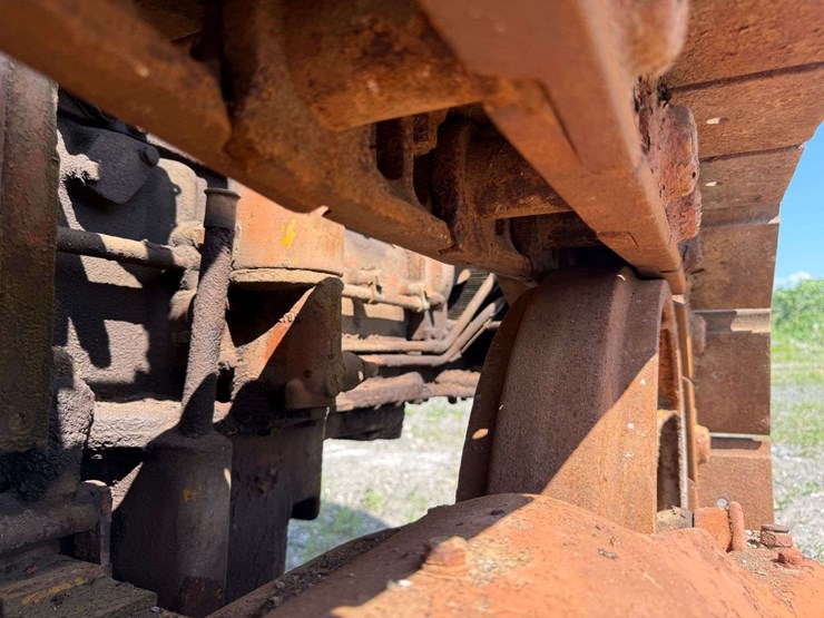 caterpillar-d4-air-compressor-tractor-image-27