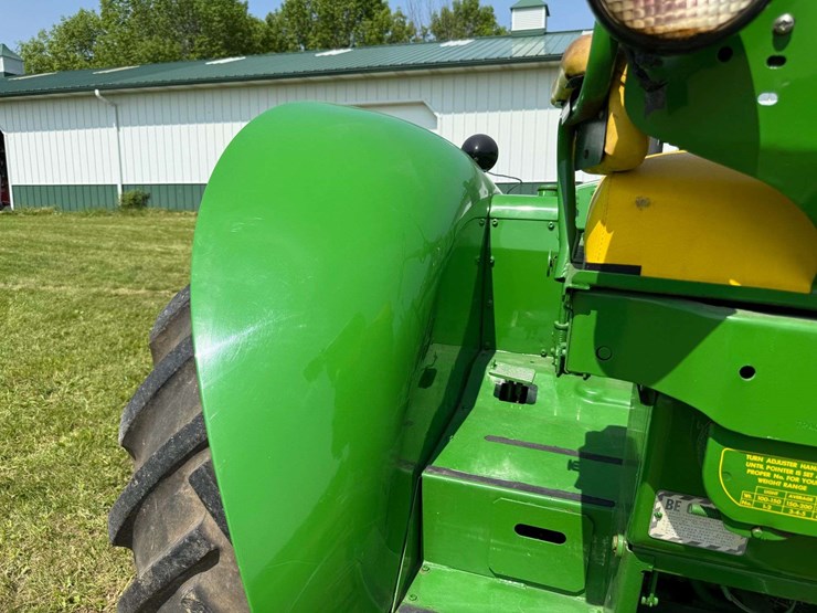 john-deere-820-image-24