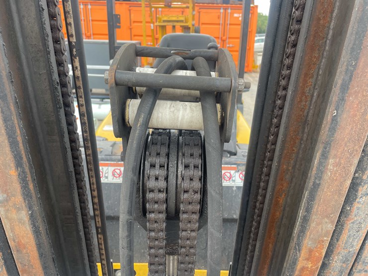 #1366-•-yale-5000-lb.-capacity,-pneumatic-forklift-(o3)-image-22