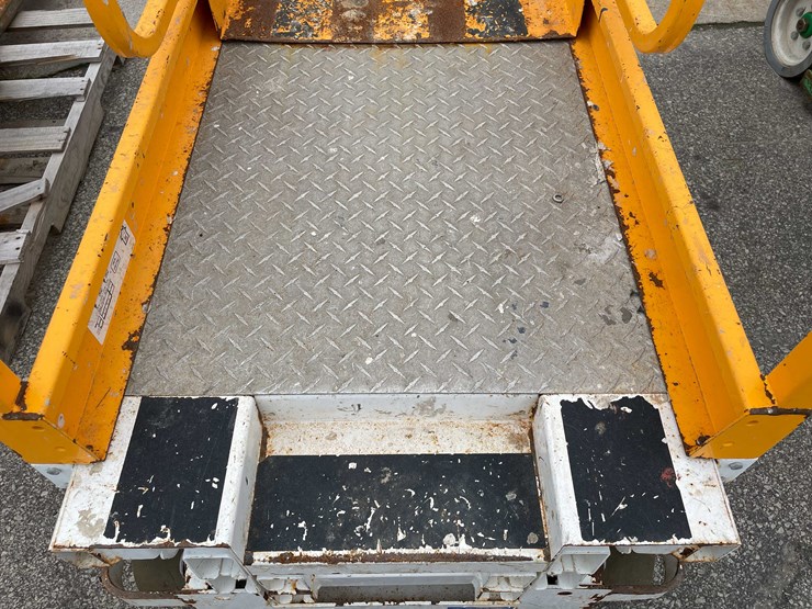#1369-•-10'-scissor-lift-(o2)-image-34