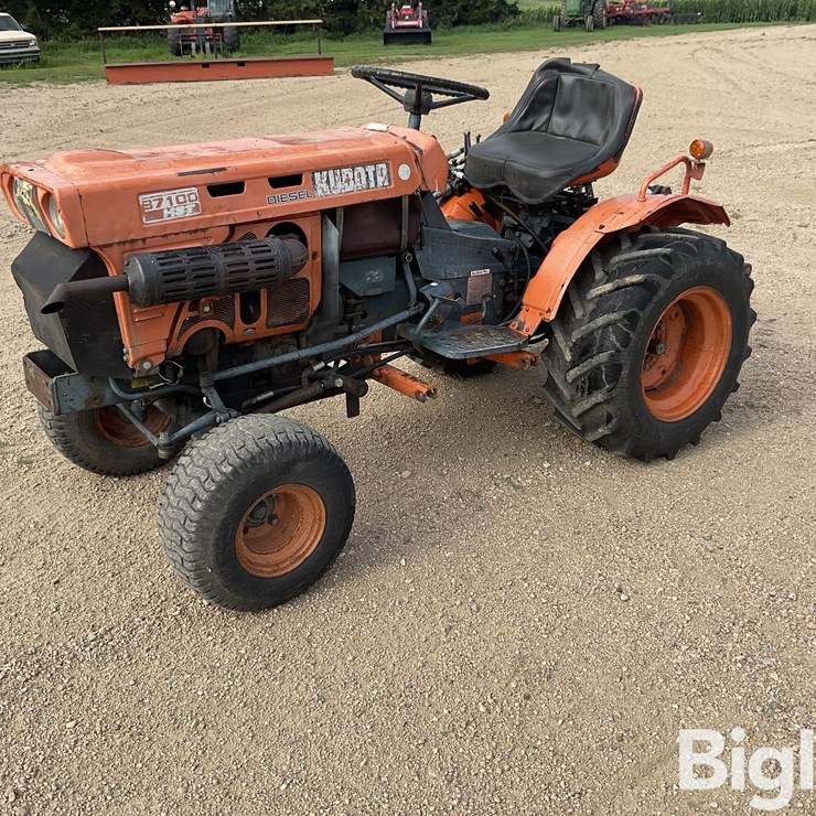 1976 KUBOTA B7100