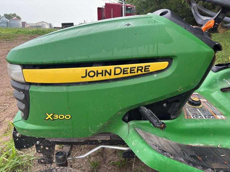 john-deere-x300-image-19