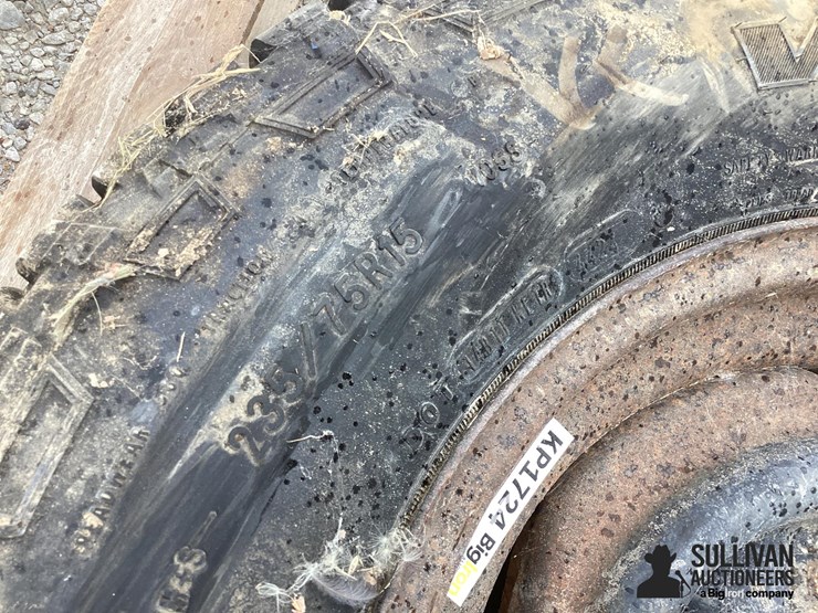 235/75r15-tire-&-rim-image-15