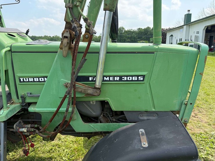 low-hour-fendt-306ls-with-loader-image-18