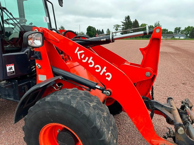 2021-kubota-r640-image-26
